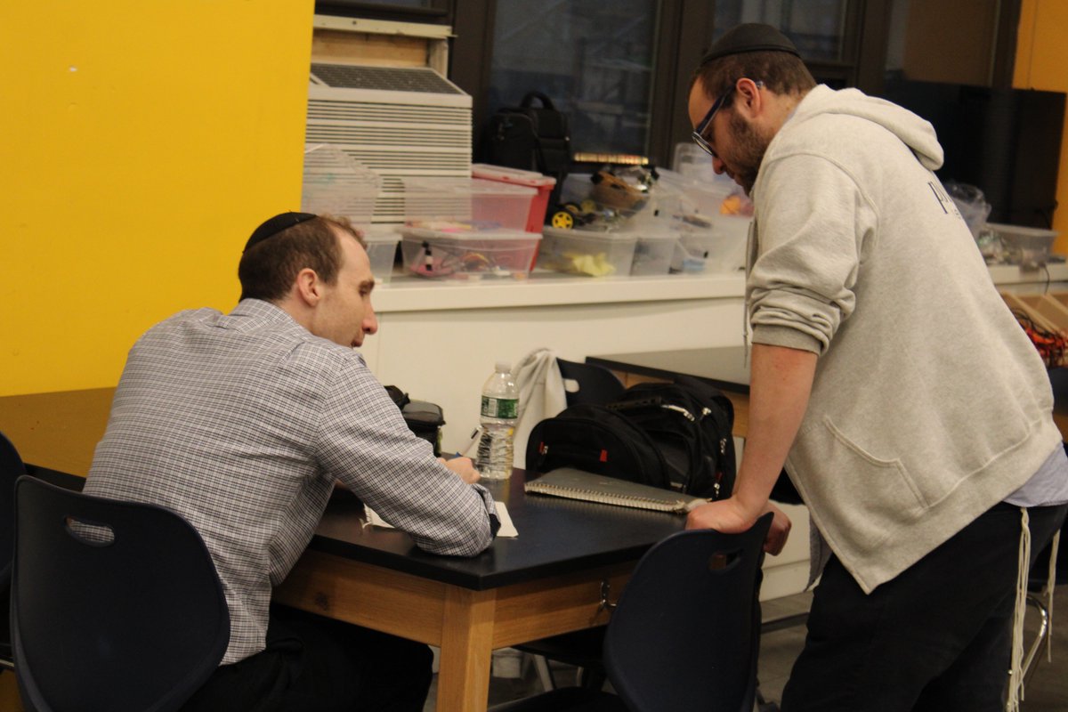 Lionotics 2 is back at it. Hard at work in offseason week 2!!!
#omgrobots #FirstTechChallenge
<a href="/FTCTeams/">FIRST Tech Challenge</a> <a href="/FIRSTweets/">FIRST</a>