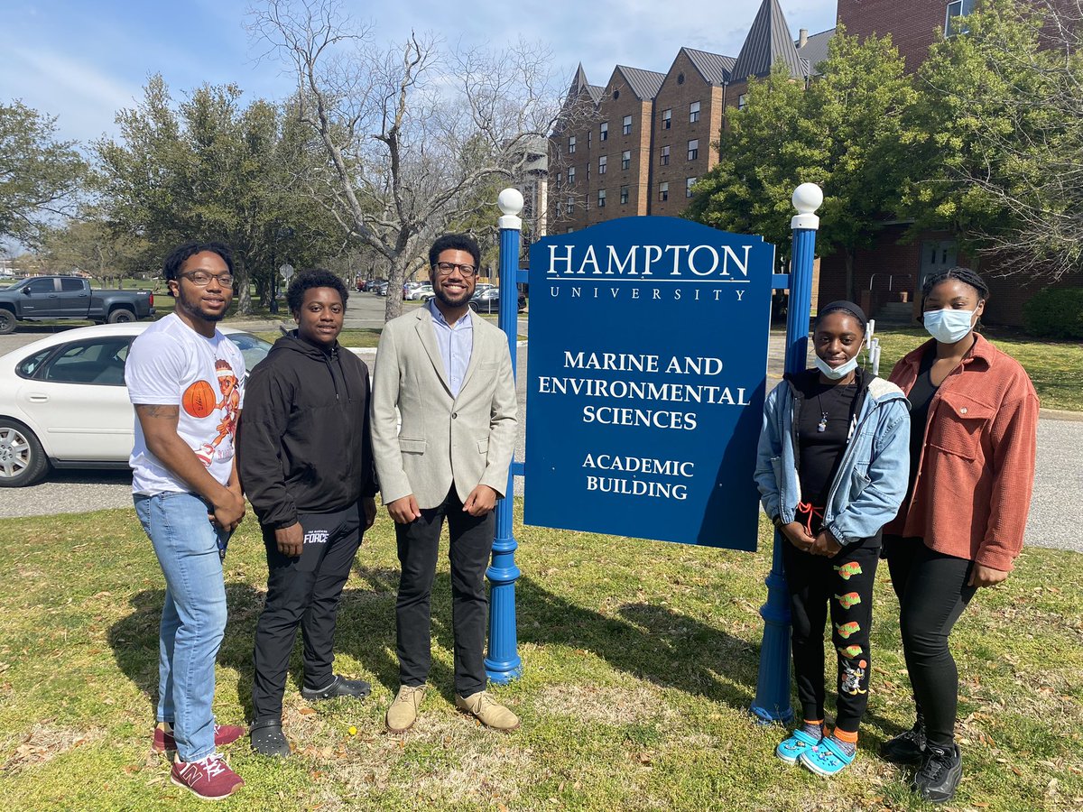 We loved speaking with students at @_hamptonu last week! We shared advice on networking, career opportunities in sustainability, and hosted 1 on 1 career coaching chats! DM us or email semi@blackoakcollective@org to set up a Green Gateways visit at your school today! 📚⚡️🎓🌿