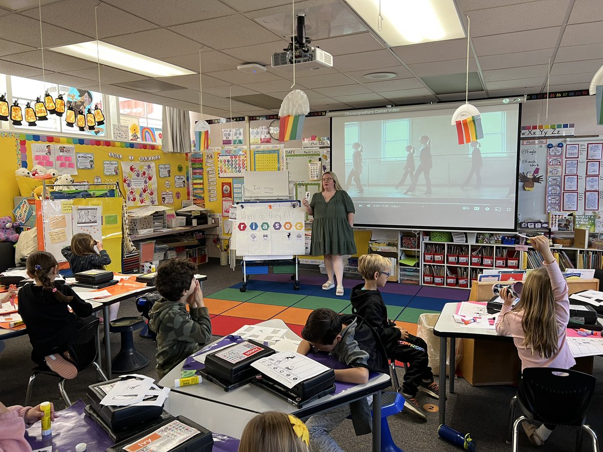 1stgradefalcon's tweet image. My student teacher @joyfulmsjohnsey earned an A+ on her @CVWorldofWork lesson today! She did a stunning lesson integrating #RIASEC and VAPA!! @CajonValleyUSD @KGoodrich313