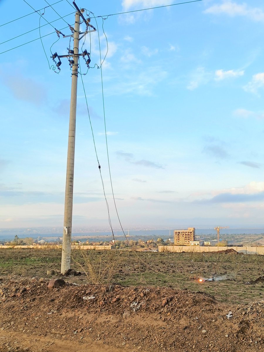 KevinMuthama's tweet photo. @KenyaPower_Care, a live line has snapped at Sabaki, Athi River in-between the Church Road and Playground. Please act ASAP. https://t.co/7j0jTcbRF6