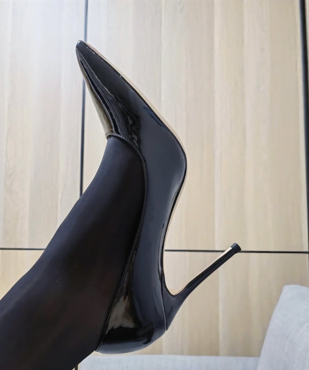 今天征询你们的意见啊，穿哪双出门！ https://t.co/6oiogLiwF1