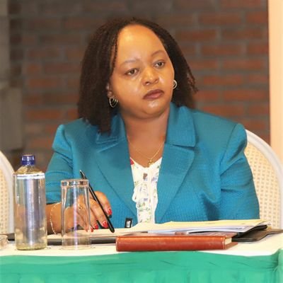 TheKaslim's tweet photo. Who is the queen ❤️ of Mt Kenya region &amp; best asset to take this nation to it's best level ever.

Like ❤️ for Gvn Ann Mumbi Waiguru &amp;
Retweet 🔁 widely for cucu Martha karua. https://t.co/V8DXyi1ldA