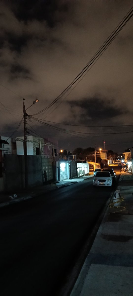 vamave13's tweet photo. #cnel No más ya no aguantamos más. Un llamado de atención a esta institución que atenta contra nuestros derechos  de bienestar,. Además cobrando 
y altos  valores   por un servicio que no recibimos  #notenemos alumbradopúblico. 
#cnelmanabi, cnelPortoviejo. https://t.co/hSYVRNEgJ3