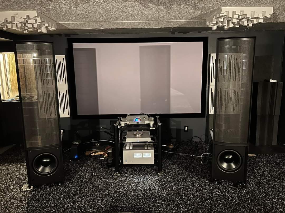 Berny2876's tweet photo. #MartinLogan ESL15A
#Luxman M900
#Chord Dave - DAC Direct
#Artesania Exoteric Stand
#Fidata HF1 Music Server
#Acrolynk and #Audience cables .
#Optical Rendu Streamer/USB Transport
I live industrial look and Dave to me looks very cool and interesting. https://t.co/eDxXZDtR8J
