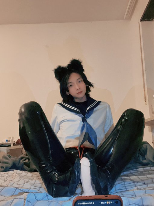 &ldquo;要不要试试~乳胶的触感，你会喜欢的&rdquo;  #latex #crossdresser #sissy #伪娘 #女装 #男娘 https://t.co/zIyPtw0opT<a href="/tag/latex"class="tags">#latex</a><a href="/tag/crossdresser"class="tags">#crossdresser</a><a href="/tag/sissy"class="tags">#sissy</a><a href="/tag/%E4%BC%AA%E5%A8%98"class="tags"><span>#伪娘</span></a><a href="/tag/%E5%A5%B3%E8%A3%85"class="tags"><span>#女装</span></a><a href="/tag/%E7%94%B7%E5%A8%98"class="tags"><span>#男娘</span></a>