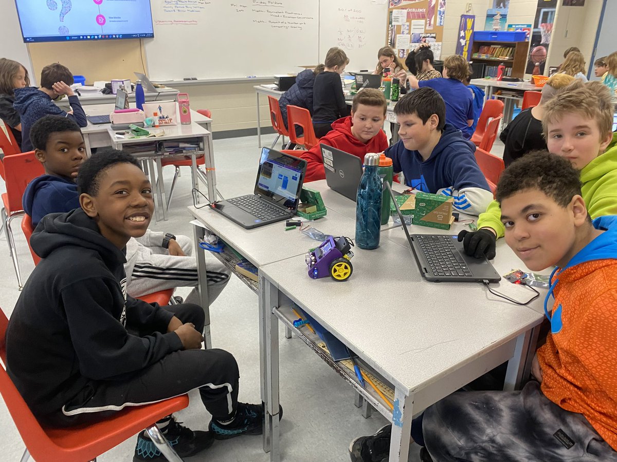 sjfgator's tweet photo. Grade 6 Coding Project using Micro Bits to drive robot cars. Thanks to Mr. Butts for leading our Grade 6’s in this new and exciting learning. #LearnWithAnOpenMind https://t.co/etuszDrUN5