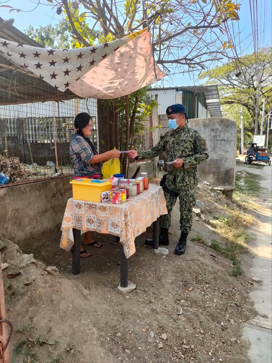 1Alaminos's tweet photo. Personnel of Pangasinan 1st PMFC under direct supervision of PLTCOL CHARLIE O ANGYA-ON, FC conducted distribution of flyers re ELCAC, Anti Illegal Drugs, and Anti criminality within AOR.
#LifeisBeautiful
#KaligtasanNyoSagotKo
#TulongTulongTayo
#MKKequalsK
#PNPKakampiNyo https://t.co/x6AbNaBUz2