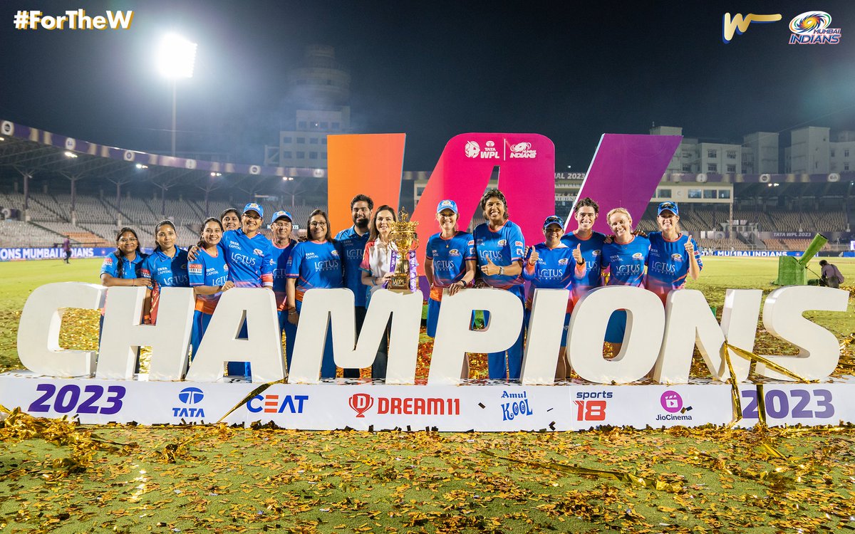 The driving forces behind the #OneFamily and this special 🏆 win. 💙

#MumbaiIndians #AaliRe #WPL2023 #ForTheW