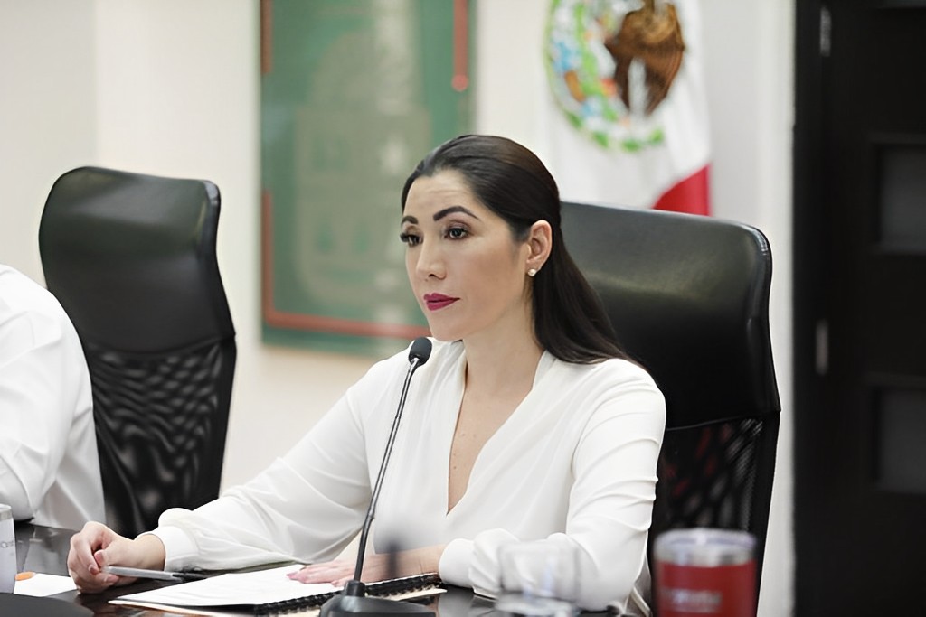 CandyAyuso's tweet photo. Realizamos el análisis de la iniciativa para que el nombre del caudillo revolucionario y ex gobernador de Yucatán, Felipe Santiago Carrillo Puerto, pueda estar con letras doradas en el muro de honor del recinto del Congreso.

#PrimeroLaCultura 
#ComisiónDeCultura
#XVIILegislatura https://t.co/piXSJ99HUl