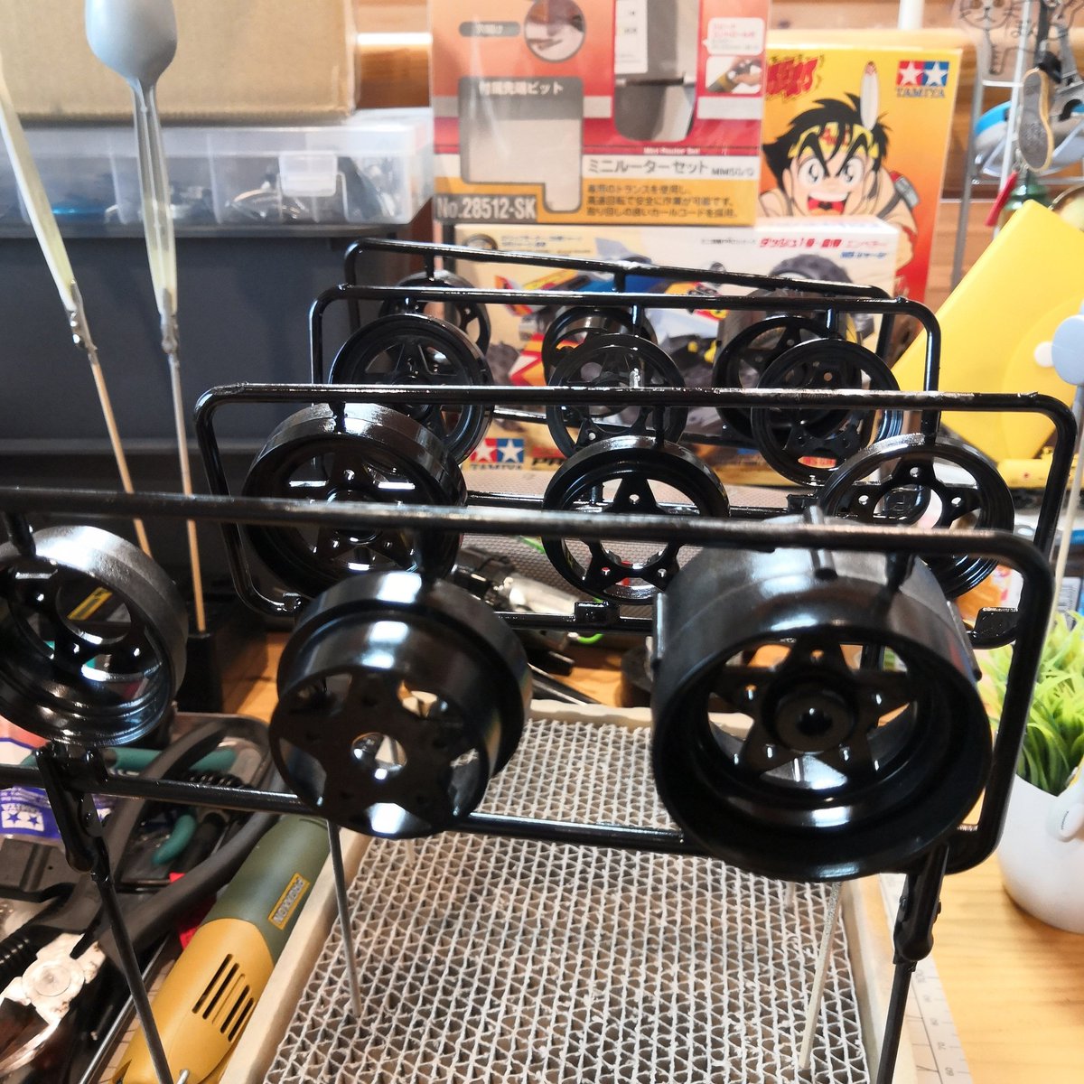 ahurorc's tweet photo. グラスホッパーの塗装。とりあえずボディとドライバーにサフ。ホイールをブラックに。
#グラスホッパー #タミヤRC https://t.co/YKKZNU7R7p