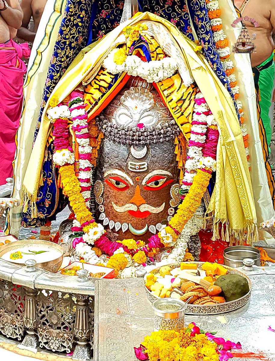 12Jyotirling's tweet photo. श्री महाकालेश्वर ज्योतिर्लिंग जी के आज के भस्म आरती श्रृंगार दिव्य दर्शन  28.03.2023 https://t.co/m9Iwm5GjQw