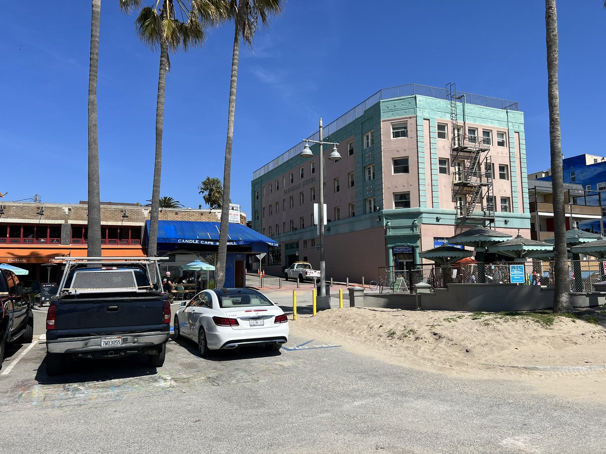 heathhunziker's tweet photo. Spending a few days in Los Angeles. One of my few asks of the family was that I need to go see the court (parking lot) where the hustle began and the courts where beating legends, they became legends #WMCJ #Hoyle #Deane https://t.co/zYwSTH5Y5k