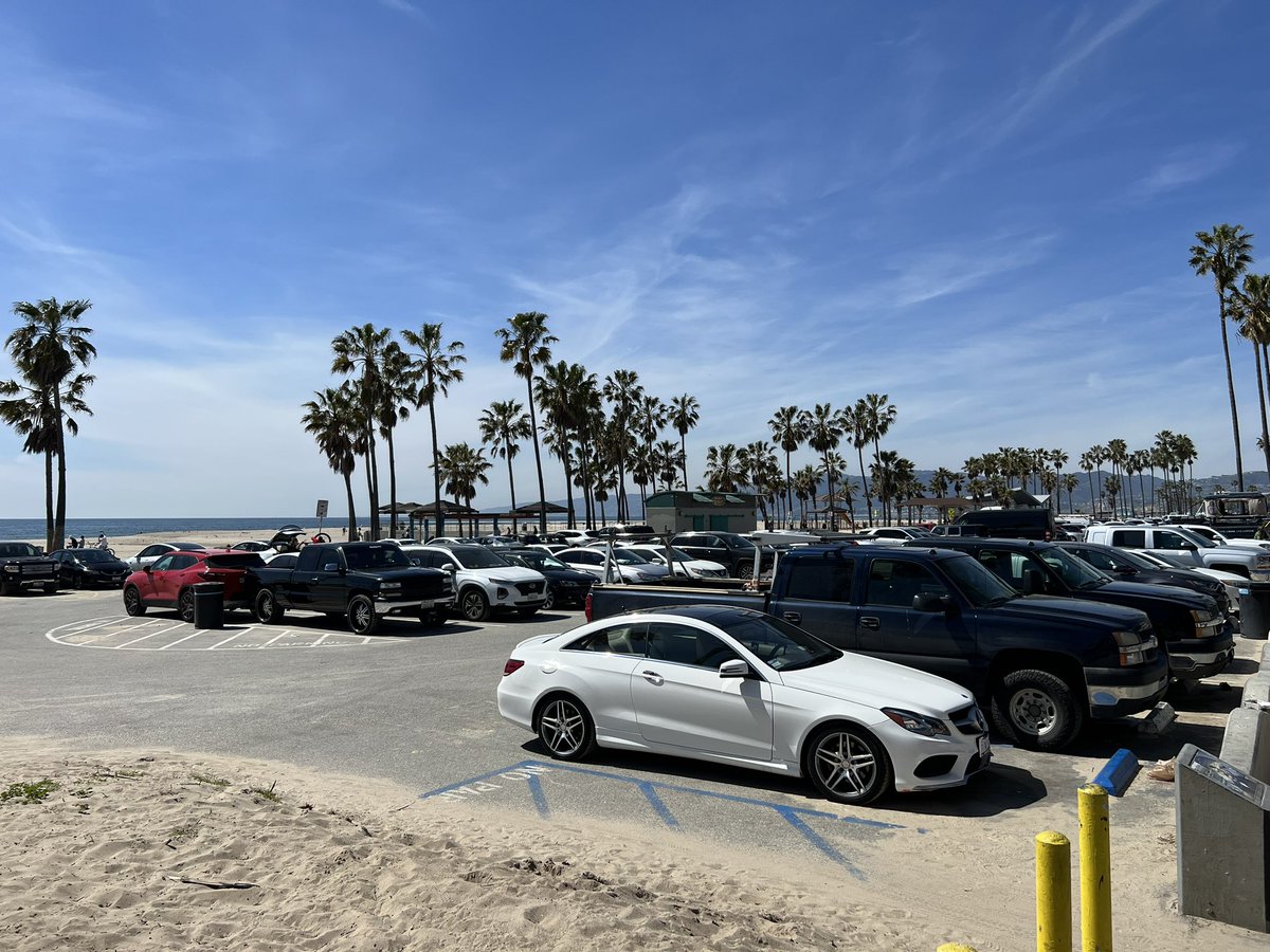 heathhunziker's tweet photo. Spending a few days in Los Angeles. One of my few asks of the family was that I need to go see the court (parking lot) where the hustle began and the courts where beating legends, they became legends #WMCJ #Hoyle #Deane https://t.co/zYwSTH5Y5k