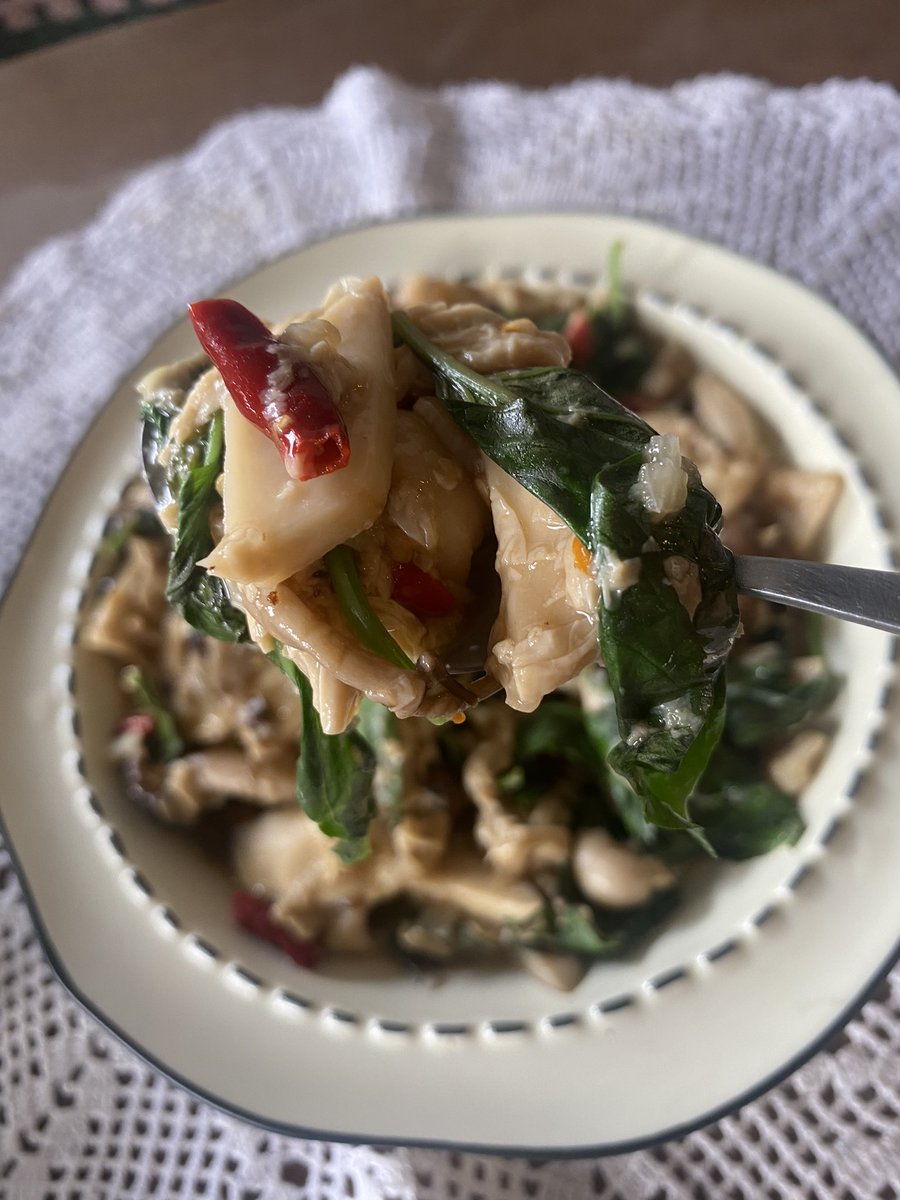 beekiller1209's tweet photo. ผัดเห็ดใบโหระพา 🌱 Whole food Plant based 🌱#เมนูประจำวัน #แพลนต์เบส #อาหารคลีน #plantbased #บีบีสายคลีน #วีแกน #vegan

📝 สามารถดูสูตรใน TikTok : Beekiller__
🍳 IG : beekiller___ https://t.co/OoyqiakY9N