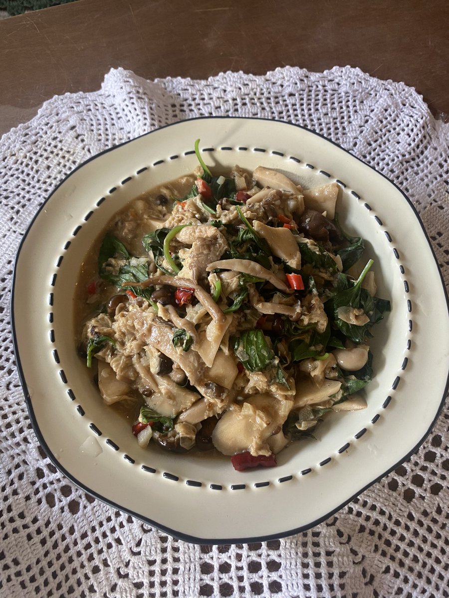 beekiller1209's tweet photo. ผัดเห็ดใบโหระพา 🌱 Whole food Plant based 🌱#เมนูประจำวัน #แพลนต์เบส #อาหารคลีน #plantbased #บีบีสายคลีน #วีแกน #vegan

📝 สามารถดูสูตรใน TikTok : Beekiller__
🍳 IG : beekiller___ https://t.co/OoyqiakY9N