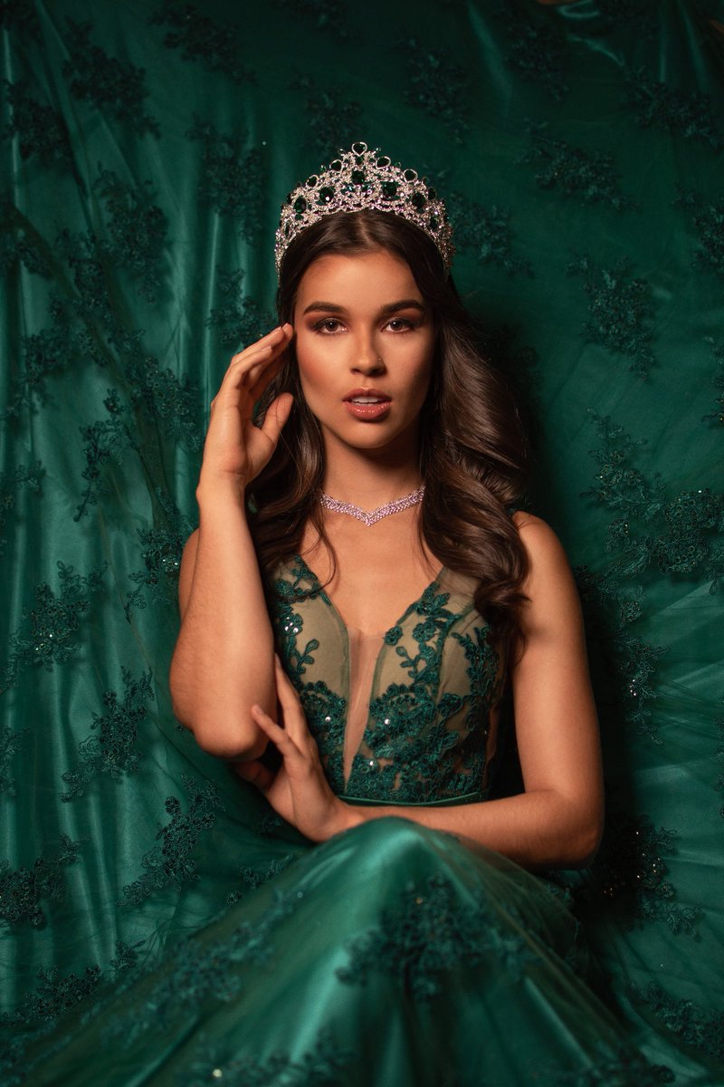 Camipinilla25's tweet photo. I'm a Queen 👑 Comparte esta publicación. Tu apoyo es importante ♥️ #missworldsantander #missworldcolombia #Santander #missmundo #RetweeetPlease https://t.co/p5rZY8RRWo