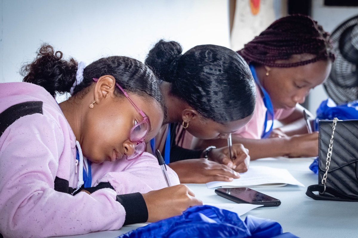 MinCiencias Colombia (@mincienciasco) on Twitter photo #Entérate | Hoy comenzaron los ‘Clubes de Ciencia para la Vida’ (<a href="/CdeC_Col/">Clubes de Ciencia Colombia</a>) en #Tumaco, el primer club de mujeres para mujeres.
Las beneficiarias de la iniciativa son niñas afrocolombianas entre 14 y 18 años de grados 9º a 11º de varias instituciones educativas del municipio. #Entérate | Hoy comenzaron los ‘Clubes de Ciencia para la Vida’ (<a href="/CdeC_Col/">Clubes de Ciencia Colombia</a>) en #Tumaco, el primer club de mujeres para mujeres.
Las beneficiarias de la iniciativa son niñas afrocolombianas entre 14 y 18 años de grados 9º a 11º de varias instituciones educativas del municipio.