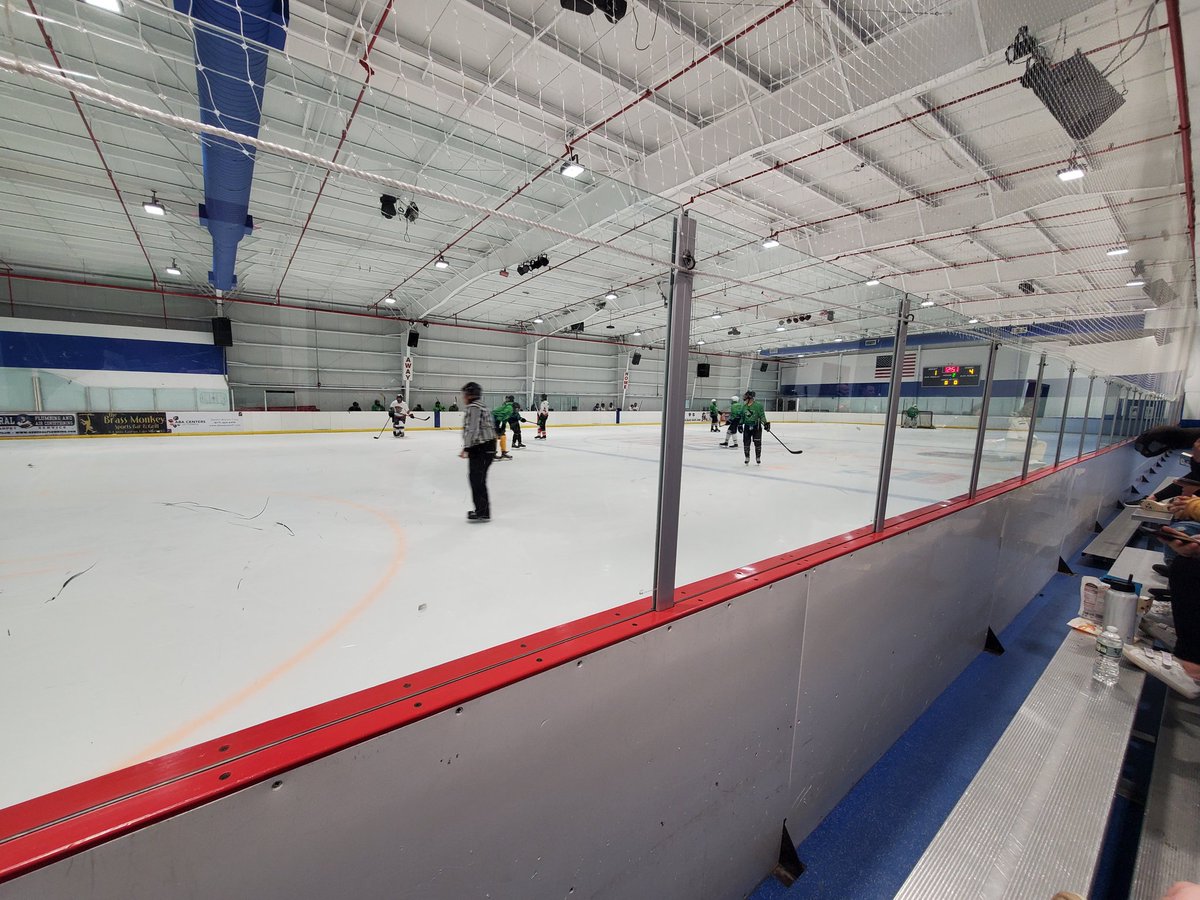 jmjones129's tweet photo. Nothing like watching an accountant and a doctor fight for no good reason #lovethisgame #supportlocalhockey https://t.co/Oq44oyLJG7