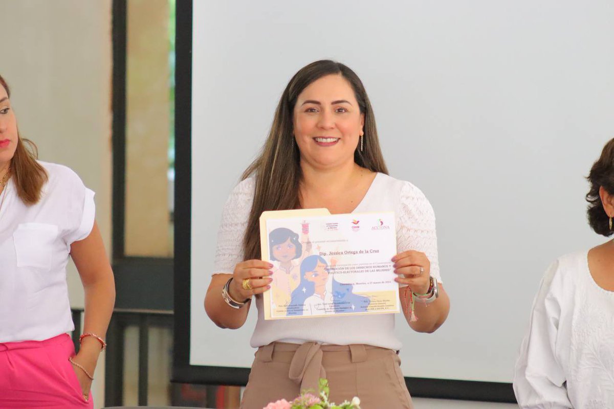 jesi_ortega's tweet photo. Estoy muy agradecida de haber sido invitada al conversatorio "Mujeres en el Espacio Público: apuntes colectivos de su participación" organizada por la @cdhmorelos e impulsada por @ACCIONAMexico y el Comité Contra el Feminicidio en Morelos. https://t.co/YfDC6EE2a2