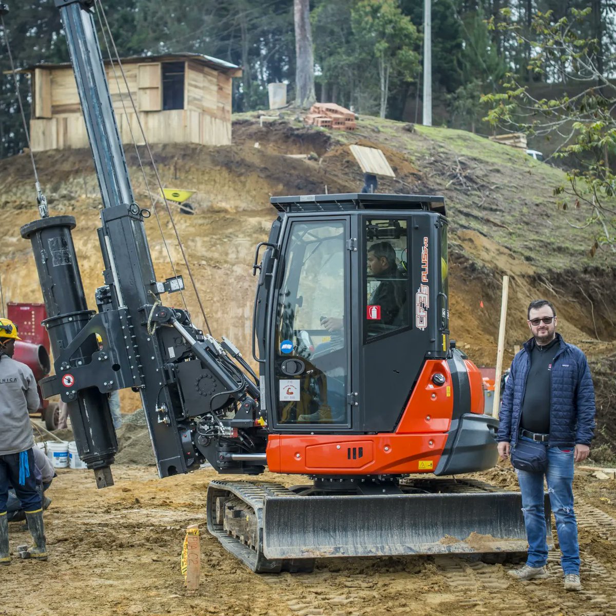 mgmining's tweet image. Entrega final en obra de Piloteadora Tescar CF3S S Plus EVO a importante cliente de Medellin, para más información visítenos en mgmining.com #mgmining #tescar #tescarcolombia #piloteadora #piloteadorausada