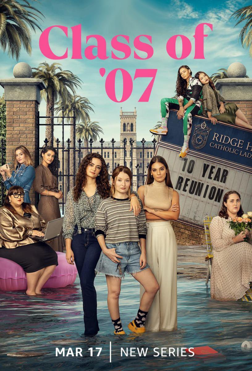 gretagerwigflew's tweet photo. can y’all watch the class of ‘07 so it doesn’t get cancelled? i really need a second season https://t.co/4f435uEfo8
