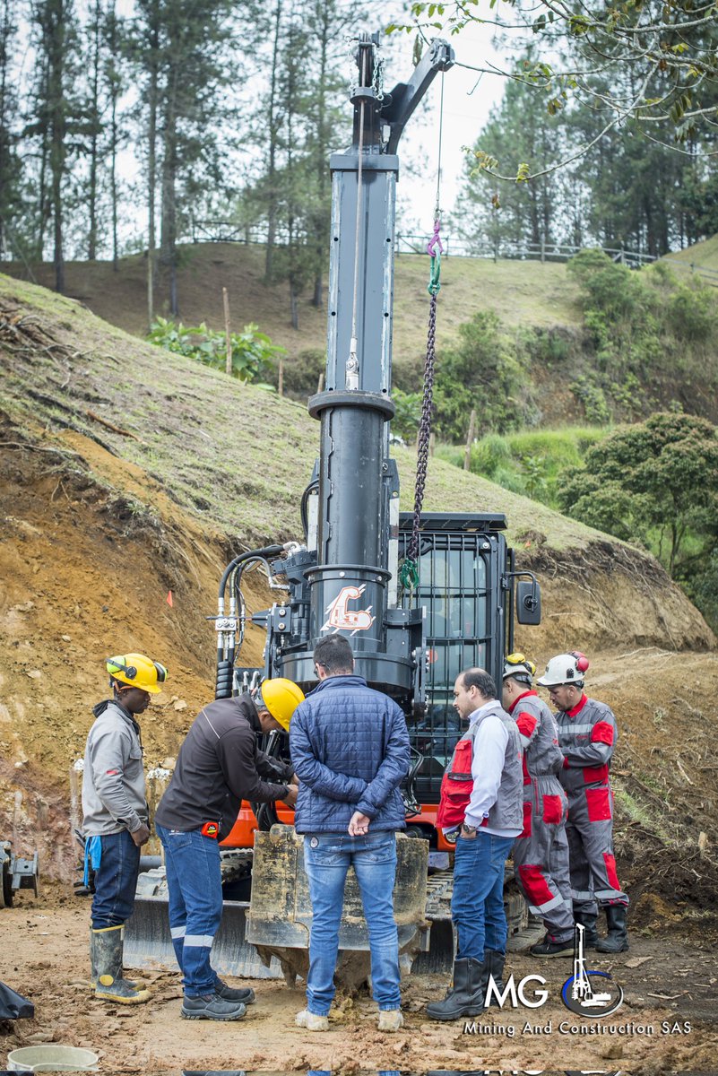 mgmining's tweet image. Entrega final en obra de Piloteadora Tescar CF3S S Plus EVO a importante cliente de Medellin, para más información visítenos en mgmining.com #mgmining #tescar #tescarcolombia #piloteadora #piloteadorausada