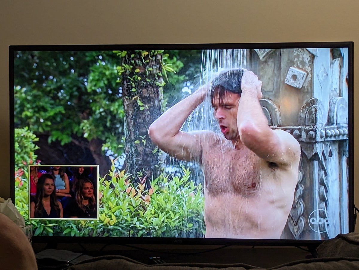 groupdatespod's tweet photo. Editors are just trolling us now
#TheBachelor https://t.co/PQXhQNJKpc