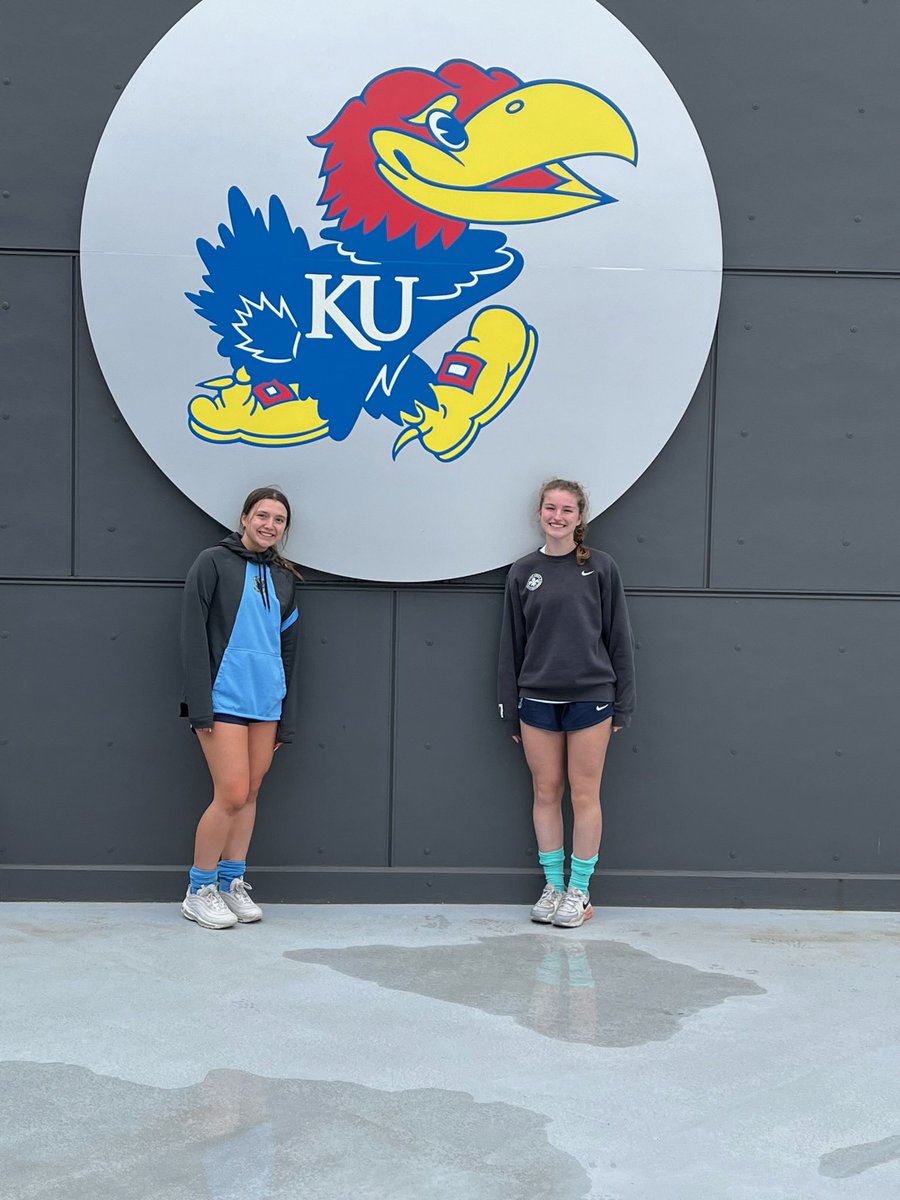 cblomstrom14's tweet photo. Headed to Lawrence for the @KUWSoccer camp yesterday! I had such a great time and loved the environment! Thank you @KUCoachFrancis, @tcsmith_35, and  @1gkansas for an awesome camp! I hope to be on campus again soon! #RockChalk https://t.co/BgsKfJTRW3