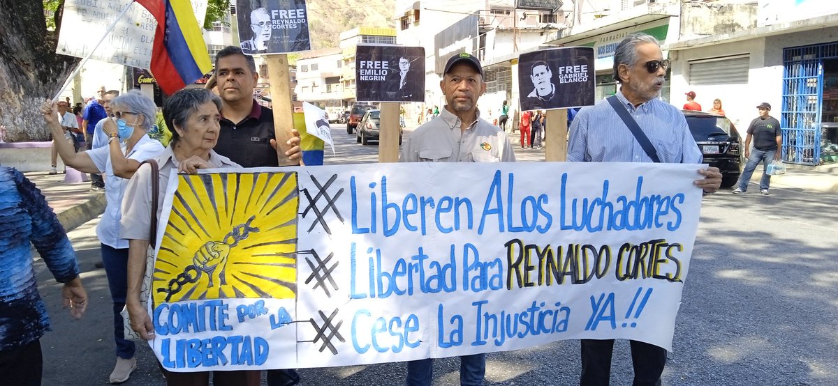 YeceniaAlvarezg's tweet photo. URGENTE | 266 días llevan detenidos arbitrariamente 6 #LuchadoresSociales, llevados a juicio por el juez corrupto y preso #MacsimilianoMárquez con un expediente amañado por la #Dictadura Tareck/Maduro
ACOMPAÑANOS EN EL TUITAZO
#LiberenALosLuchadores #SonIncentes #LibertadPlena https://t.co/BFYh1mhWKi