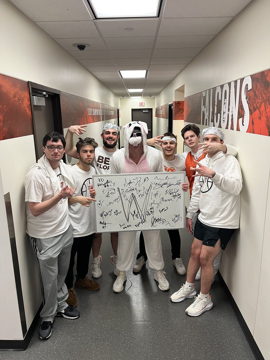 aidandaniels22's tweet photo. LETS GOOOOOO @BGSUwbb LETS GET EM AGAIN WEDNESDAY‼️🦅 #SignTheBoard #TalonsUp https://t.co/KBEfP5r7Xm