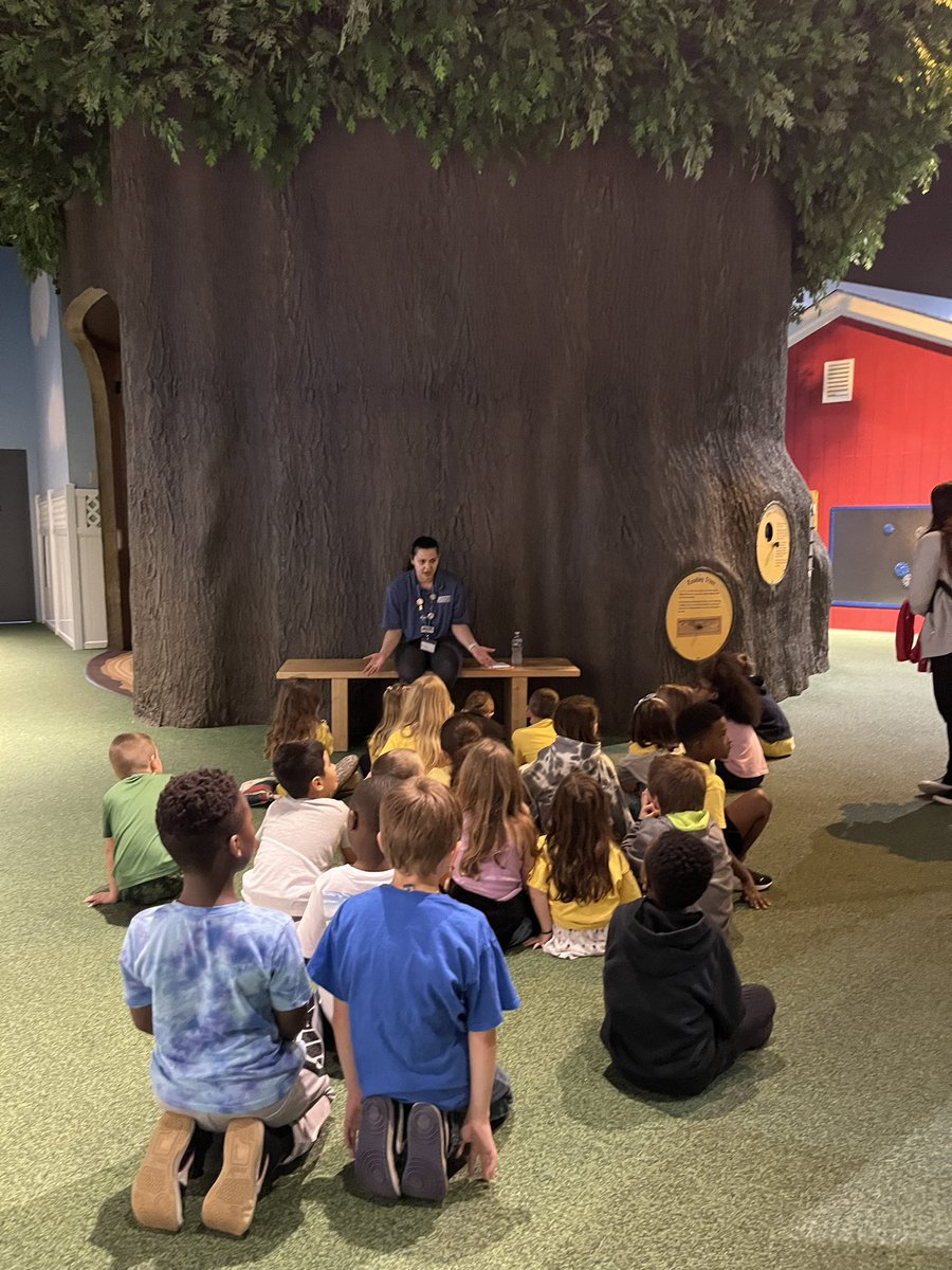 The_Katy_Croft's tweet photo. More fun Tellus photos! 🧲⚛️🔬🌡️☔️🦕🔭💡 @CherokeeSchools @IndianKnollES @tellusmuseum https://t.co/x5rBt0U4I8