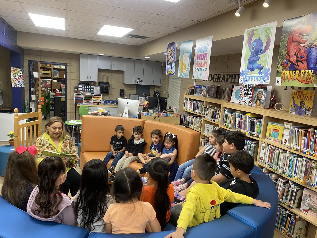 VeroRodz7's tweet photo. Had the pleasure to begin our @Scholastic Book Faie with some special readers! #BookFairs #PYPLibraries #HCISDLibraries #HCISDProud https://t.co/o8Iwsp0I2a