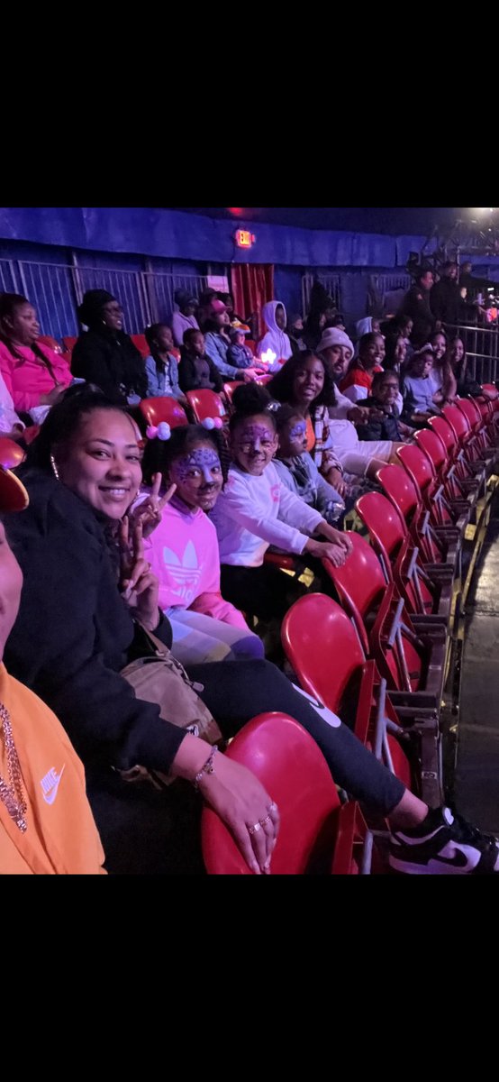 EmooreDino's tweet photo. UNIVERSOUL Circus 🎪 . Compton, Ca . In town , great show. We were deep. https://t.co/6VpUTqeHEW