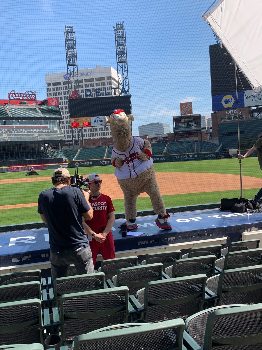 attorneyjohnfoy's tweet photo. John 🤝  Blooper

That's right. These two pals know how to have a good time. 

#johnfoy #strongarm #braves #atl #bravesatl #baseball #personalinjury #personalinjurylaw #atlantabaseball https://t.co/uDxCreqOXl