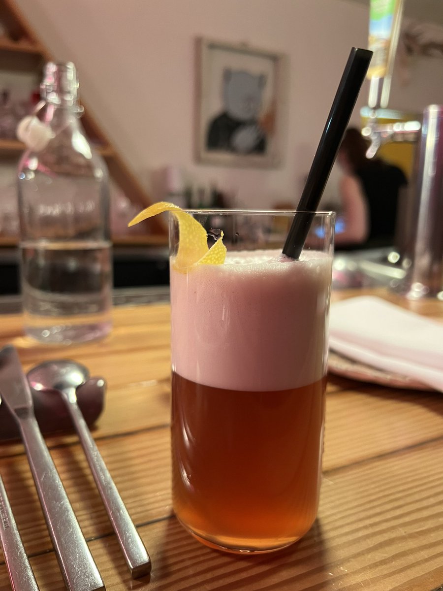 poonisms's tweet image. Dinner on Saturday at @deerandalmond in Winnipeg. Chatted with chef Kris Kurus after the meal and he was really nice guy. We’ll definitely be back! #ywg #food #ywgeats #travel #tourismwinnipeg #tourismmanitoba #latepost