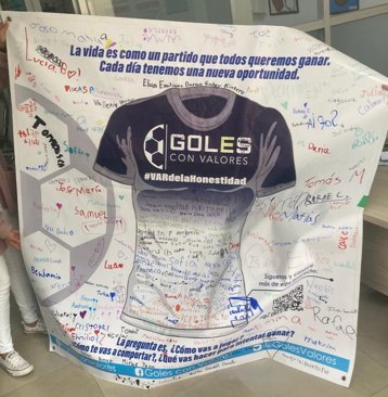 Más de 600 alumnos de un importante colegio de Quito se comprometieron a vivir el #VARdelaHonestidad  Este concepto va mucho más allá del deporte. Nos invita a ser honestos en la vida!