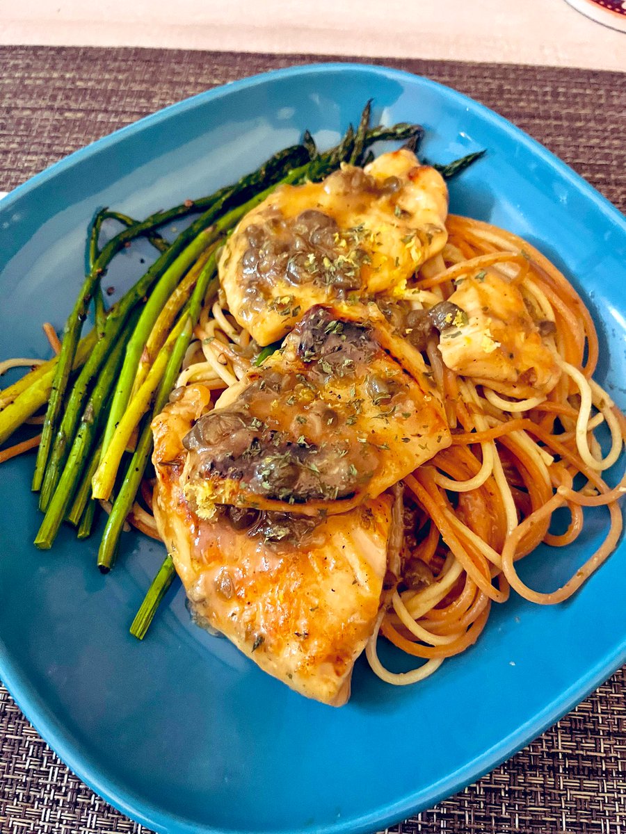 SpottieWiFey's tweet photo. 👑 KING’S ALPHA: Homemade Chicken Piccata is @SpottieWiFi top 5 fav 🤌🤤🍽️ #spottiewifeyskitchen  #capersfordays #homecooking #ForTheWin #web3kitchen #KitchenNFTs 🤔#NFTs #NFTCommunity #imspottie https://t.co/Y6xmKoXJdD
