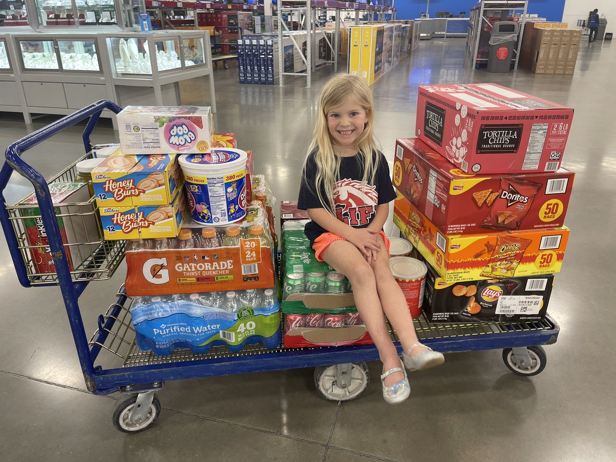 R_Williamson5's tweet photo. Stocking up on junk food, I mean concessions for @LHSW_Softball https://t.co/PrH6JAWdkS