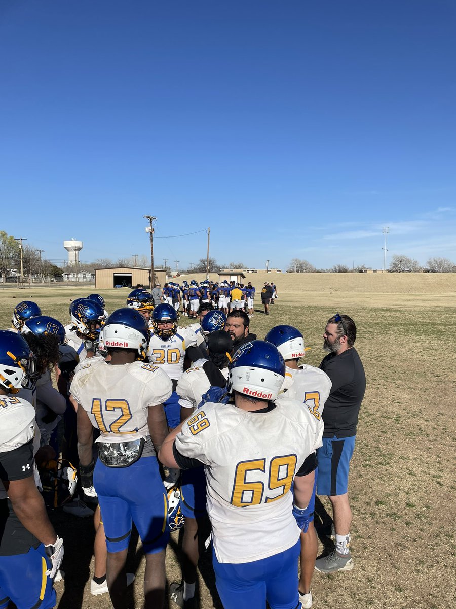 andrewvilla05's tweet photo. As much as it stinks having to watch from the sidelines, I’m beyond excited for the work these guys are already putting in this Spring. This new chapter in Wayland Football is already off to an explosive start💥 https://t.co/GXwurvoLnX