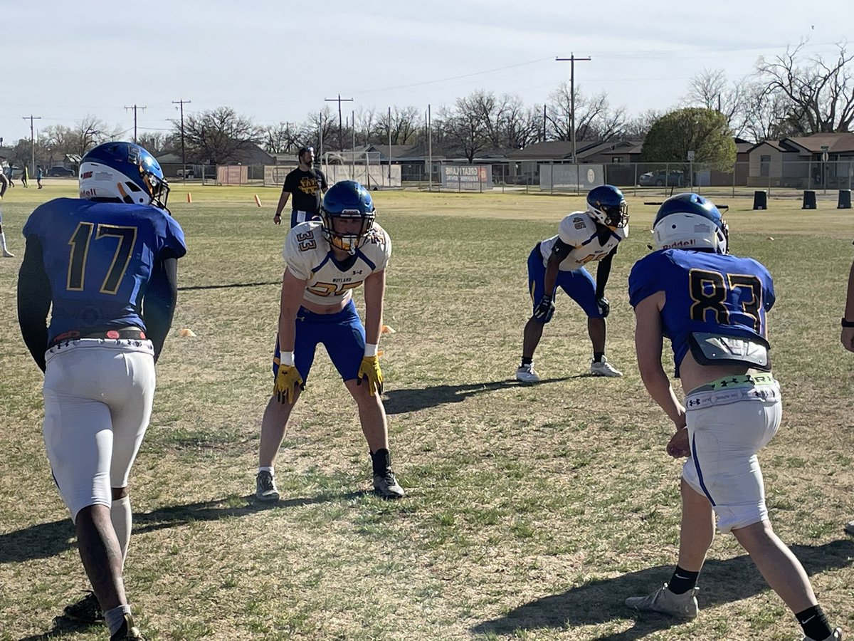 andrewvilla05's tweet photo. As much as it stinks having to watch from the sidelines, I’m beyond excited for the work these guys are already putting in this Spring. This new chapter in Wayland Football is already off to an explosive start💥 https://t.co/GXwurvoLnX