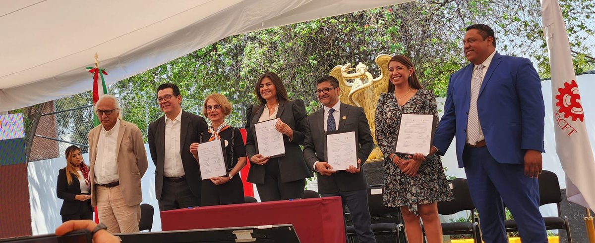 DGCFT_oficial's tweet photo. Hoy el Director General @MarioHdzG_DGCFT Hernández, en presencia de nuestra Subsecretaria @Nora_Ruvalcaba, llevó a cabo la Firma del Acuerdo de Colaboración, entre la #SecretaríaDeEducación, Ciencia, Tecnología e Innovación de la #CDMX y de los #CECATI.

#DGCFT #SEMS #SEP https://t.co/3DBQBOH4in