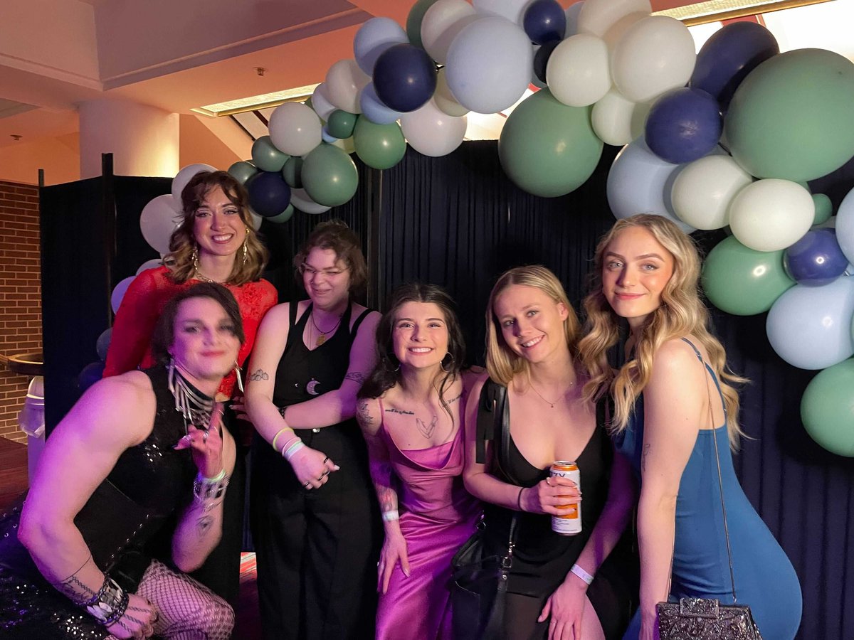 TwinCzin's tweet photo. POV you watch me and my unfathomably gorgeous friends become ungovernable (🫶💜🖕)
#leefreshprom #LESsMISerable https://t.co/Cze5RHqc85