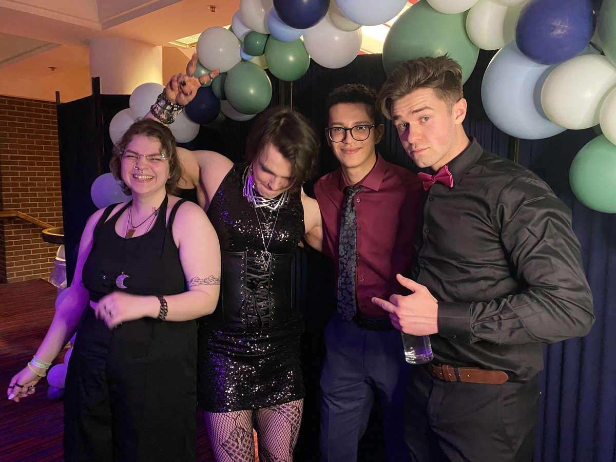 TwinCzin's tweet photo. POV you watch me and my unfathomably gorgeous friends become ungovernable (🫶💜🖕)
#leefreshprom #LESsMISerable https://t.co/Cze5RHqc85