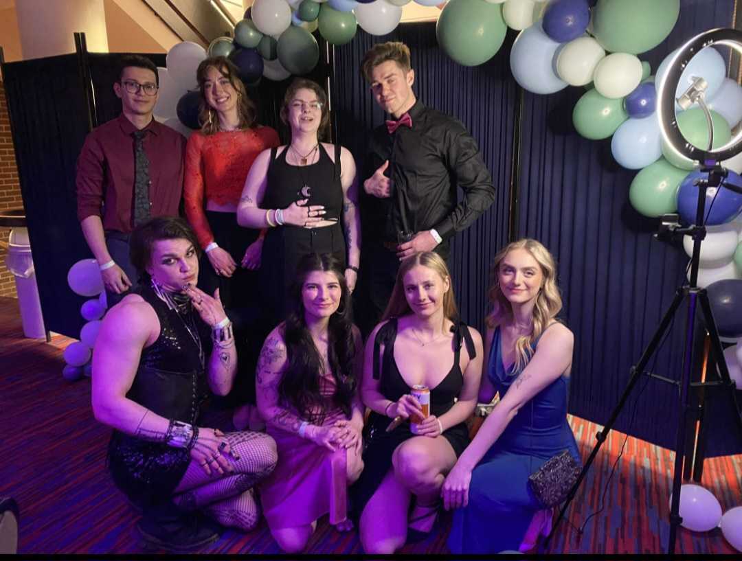 TwinCzin's tweet photo. POV you watch me and my unfathomably gorgeous friends become ungovernable (🫶💜🖕)
#leefreshprom #LESsMISerable https://t.co/Cze5RHqc85