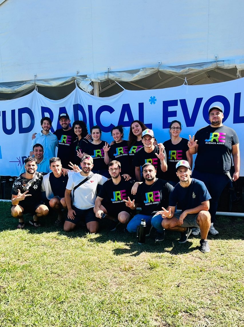 carolinaaolmedo's tweet photo. REvolución Radical🔥

🇵🇱 Este fin de semana, 600 militantes jóvenes de toda la provincia organizamos el primer congreso de la @BsEvolucion .

💡Nos formamos, debatimos y definimos la agenda del futuro que las y los bonaerenses necesitan y merecen. + https://t.co/tithPrN831