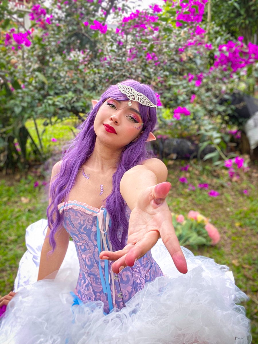 Manuphilie's tweet photo. Alguien me dijo que le gustaba cuando sonreía, pero yo no puedo con eso AHHH me siento muy rara xd. 

Tratare de hacerlo más 🥹

✨Manuelfa✨

#cosplayer #elfa #twitchaffiliate #streamer https://t.co/8XM5O8x8Wl