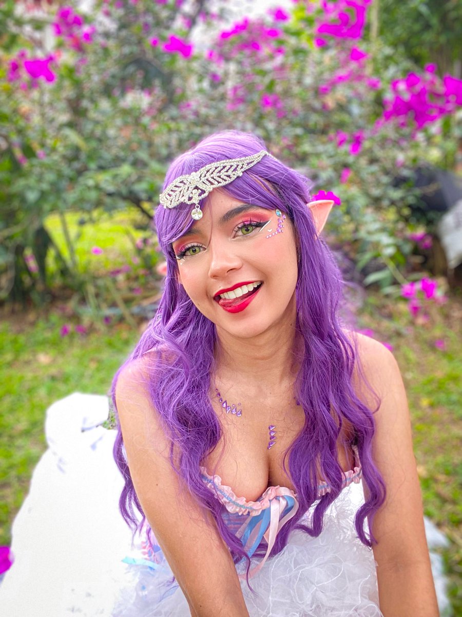 Manuphilie's tweet photo. Alguien me dijo que le gustaba cuando sonreía, pero yo no puedo con eso AHHH me siento muy rara xd. 

Tratare de hacerlo más 🥹

✨Manuelfa✨

#cosplayer #elfa #twitchaffiliate #streamer https://t.co/8XM5O8x8Wl