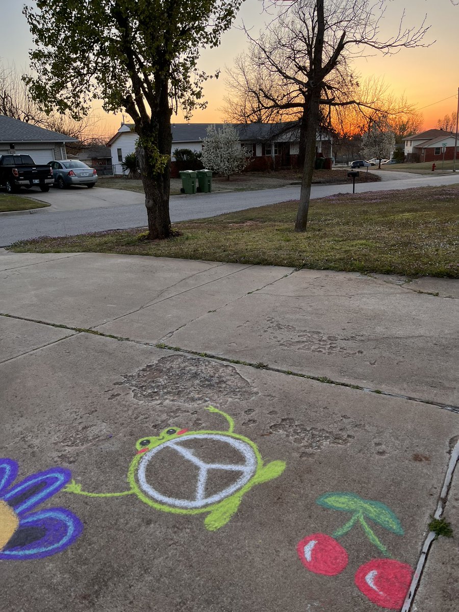 campyellow's tweet photo. broke out the chalk today 😎🌞 https://t.co/wxx17Emwk1