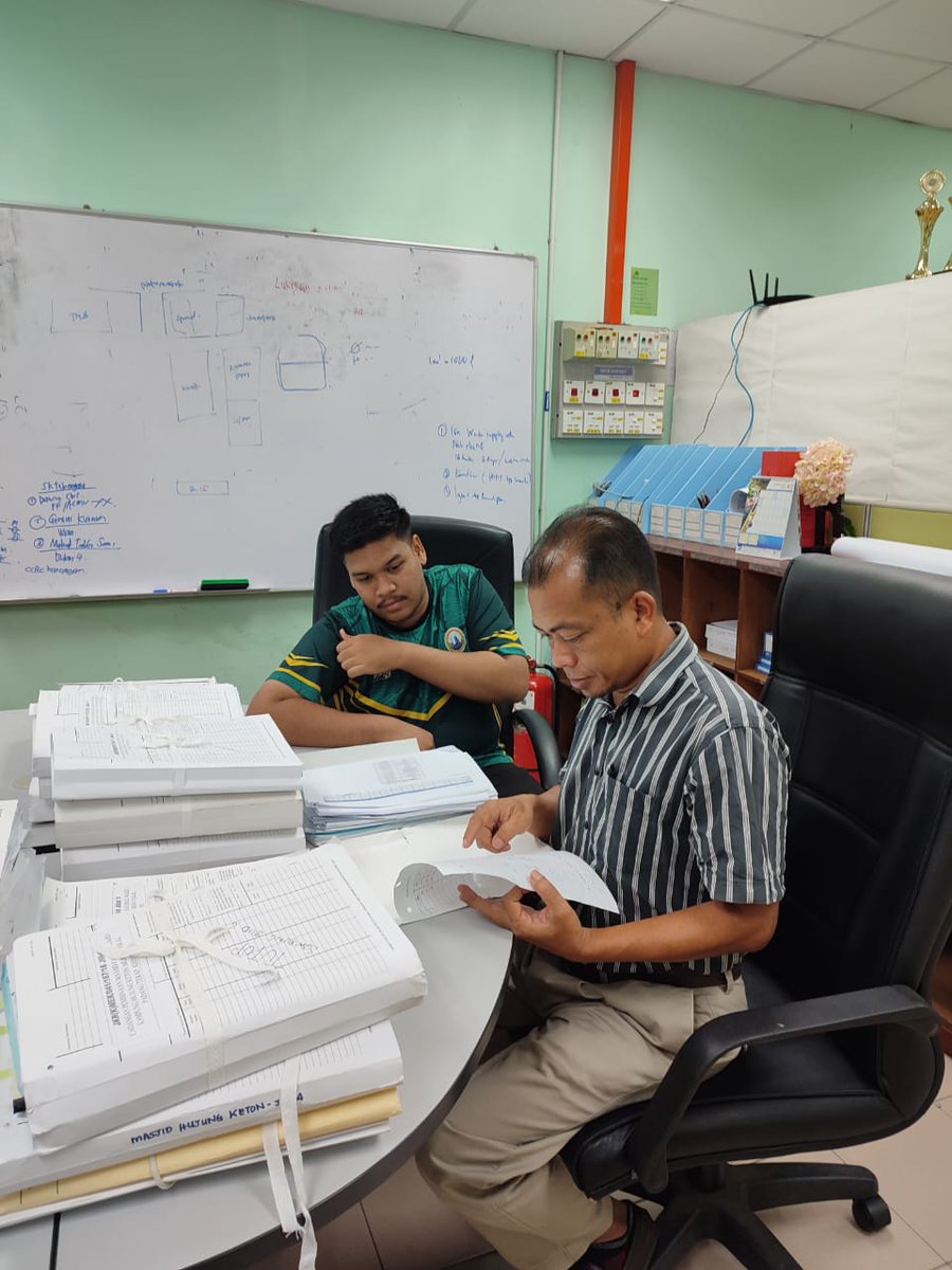 danialjkrckm's tweet photo. ISNIN : 27/3/2023
- Membantu Encik Farid utk label kandungan dokumen untuk proses audit
- Menerima tugasan daripada Encik Azizul untuk menyemak lukisan tender
@EnCiK_JM1
@JKRCKMKedah
#internfebjun2023
#ckmkedah https://t.co/PGb3M9KyFz