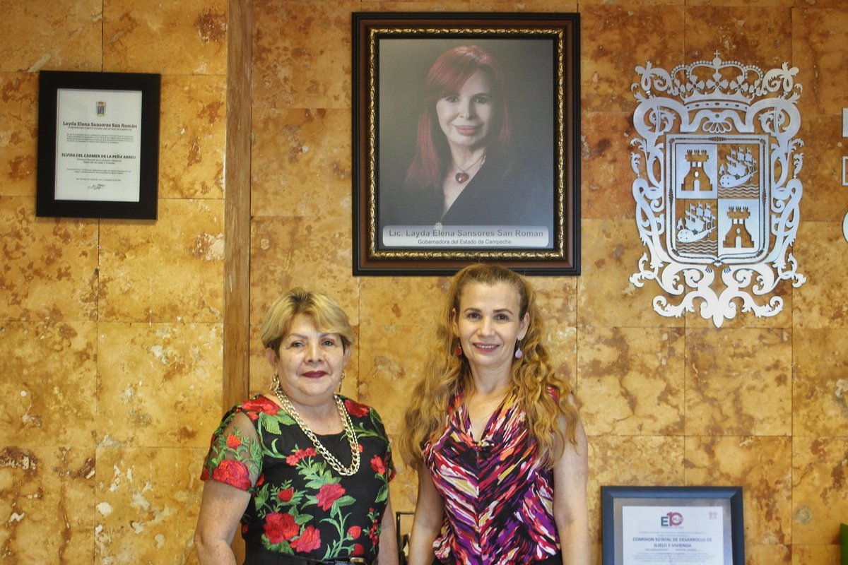 codesvicampeche's tweet photo. La Titular de la #Codesvi Lic. Elvira de la Peña, sostuvo una reunión de trabajo con la Dip. María del Pilar Martinez; en la cual revisaron los diferentes programas de vivienda que maneja la Comisión para favorecer con acciones de vivienda a las familias del municipio de #Carmen https://t.co/3zEegJH88F